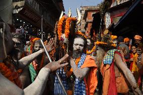 Naga Baba reachs Pashupati ahead of Shivaratri
